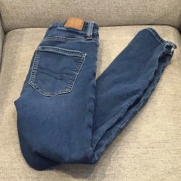 American Eagle | 🦅 Hi-Rise Jegging Distressed Size 2 Regular - Picture 15 of 15